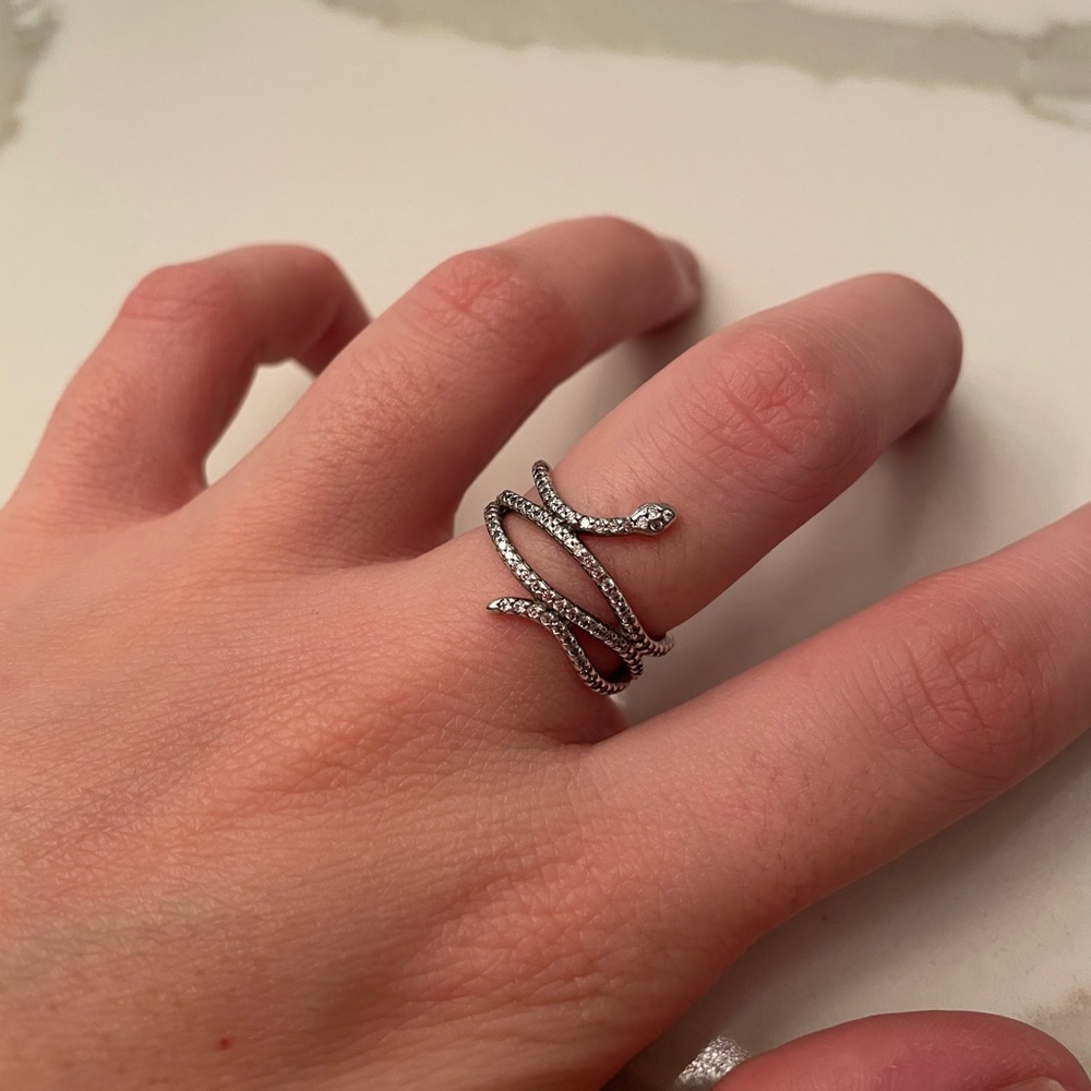 Pandora Ring.